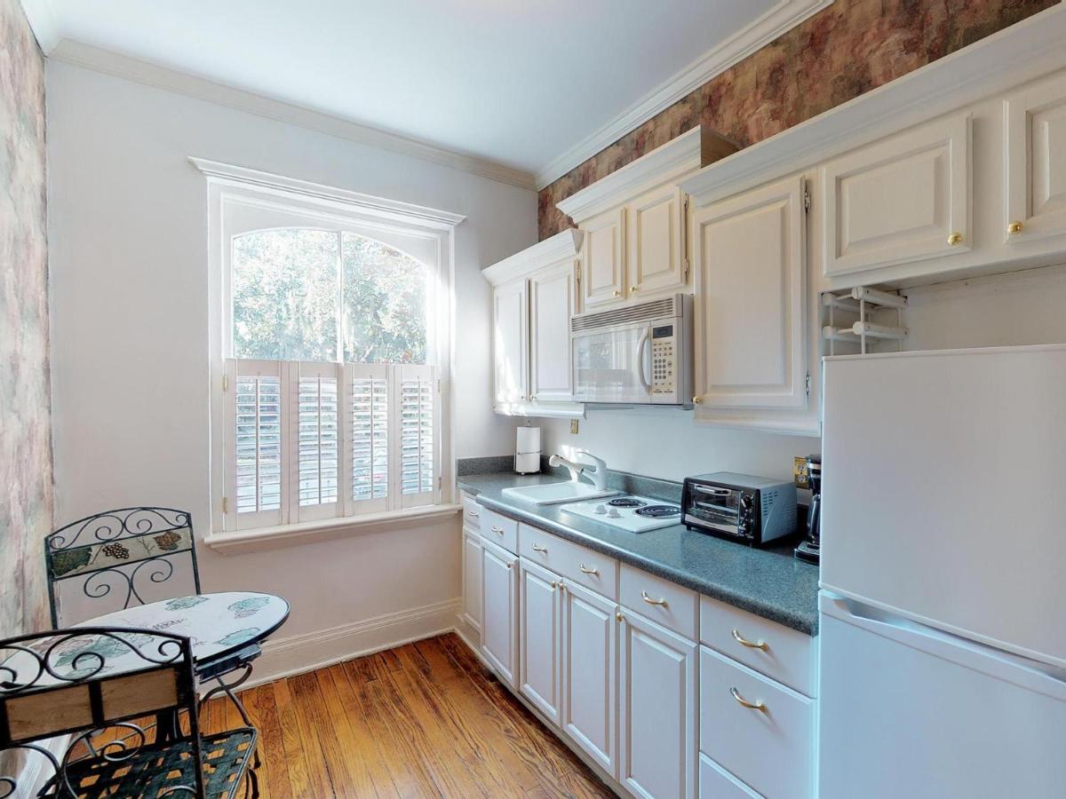Southern Charm On Liberty Savannah Exterior photo